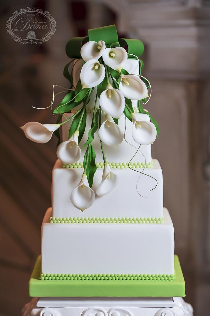 Calla lily wedding cake