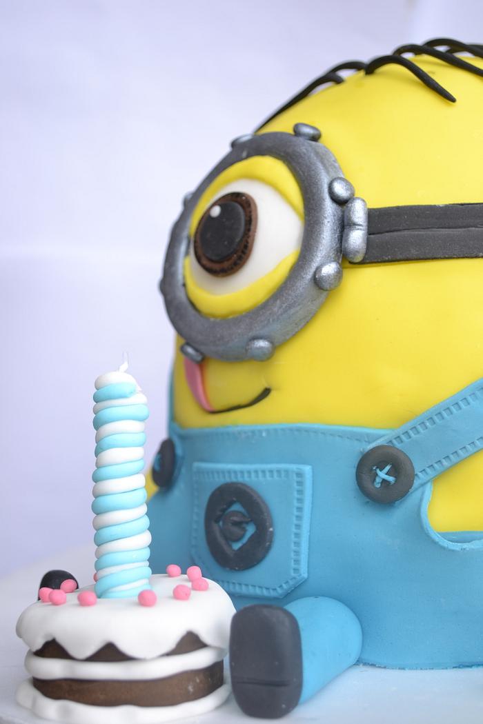 Minion Cake