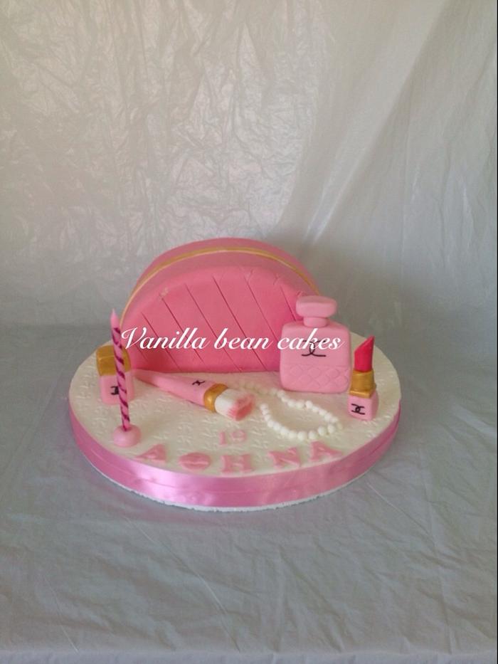 Cosmetic bag cake
