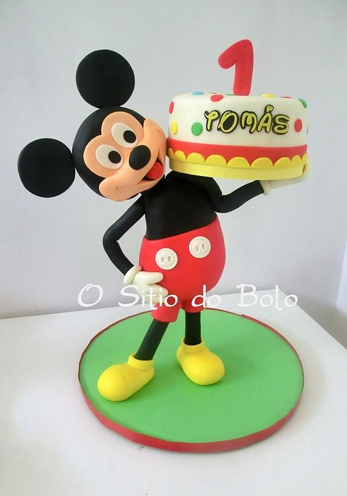 Mickey made ​​the cake delivery/ O Mickey entregou o bolo