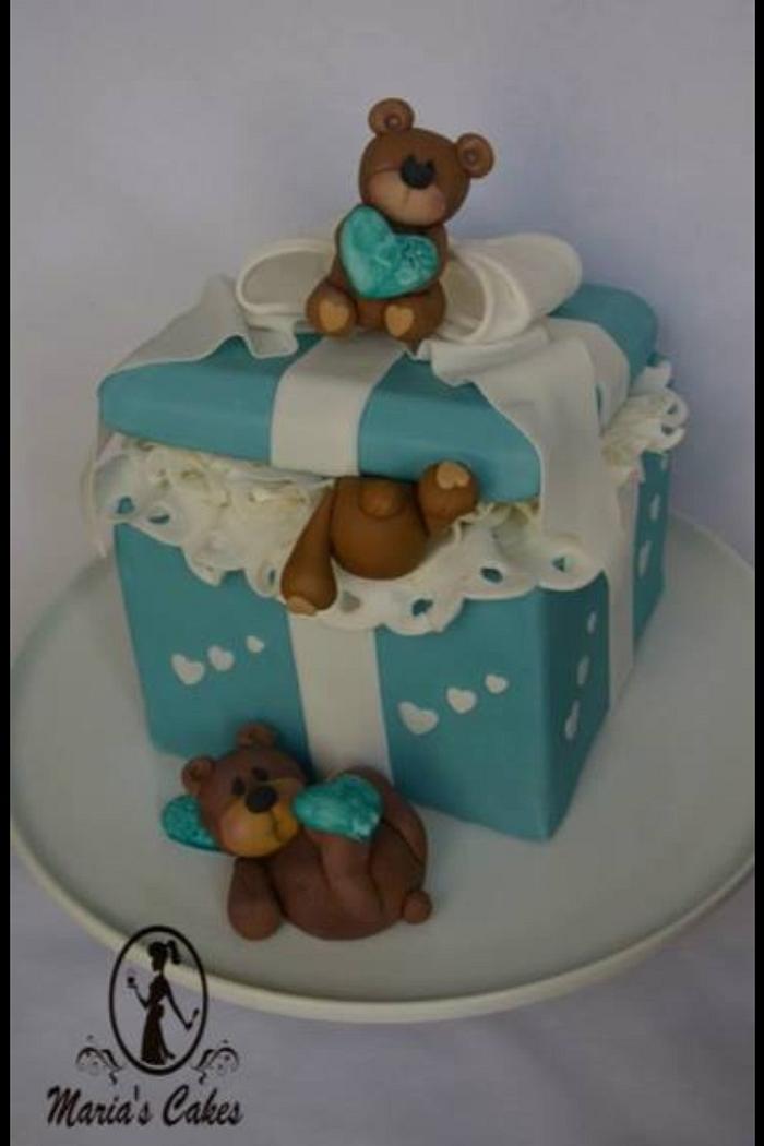 Teddy bears gift box cake
