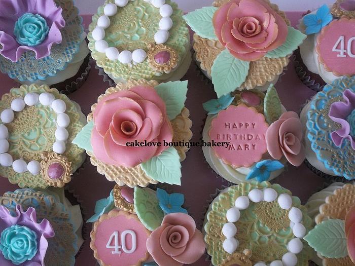 vintage themed cupcakes