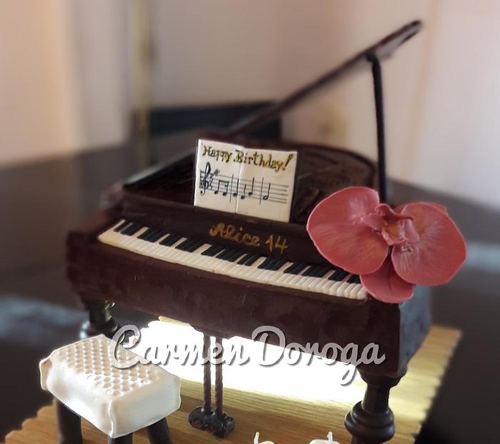 Piano concert chocolate cake 