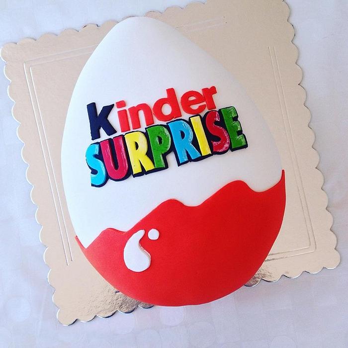 Kinder surprise cake
