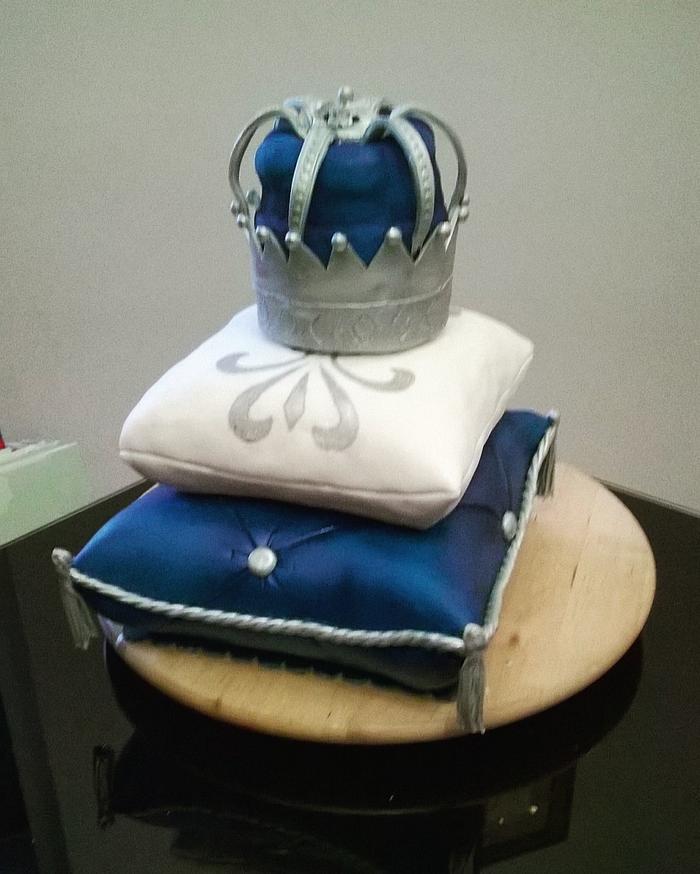 royal pillows cake
