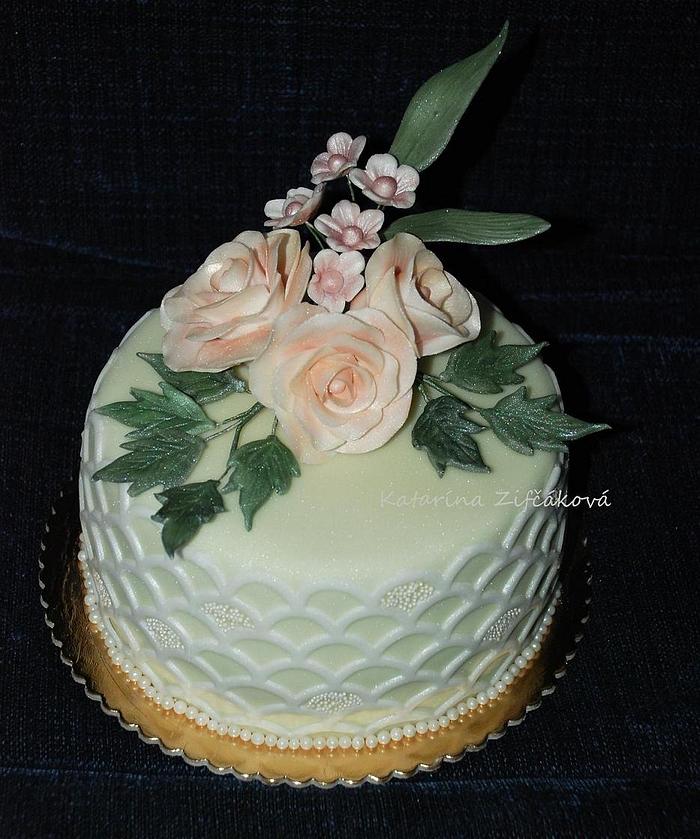Simply  cake with roses