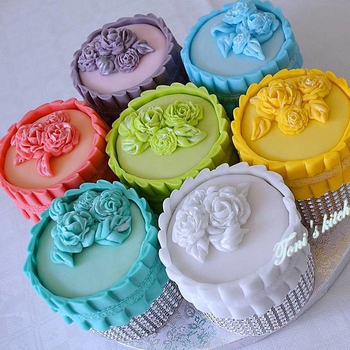 Mini bridal cakes
