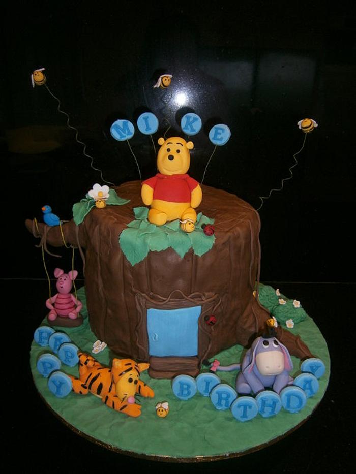 Winnie the Pooh Tree House cake