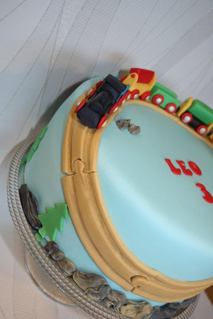 Train cake