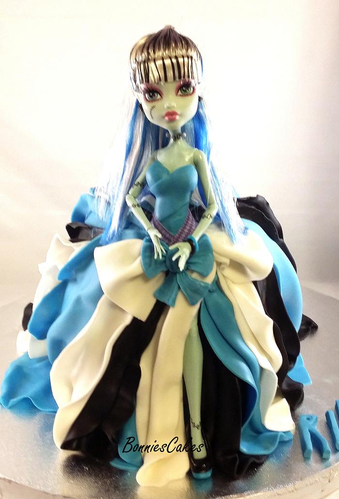 Monster High doll cake