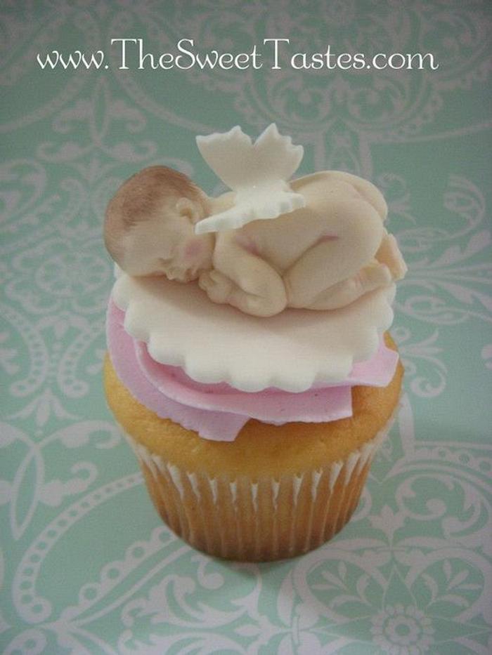 Sweet baby shower cupcakes 