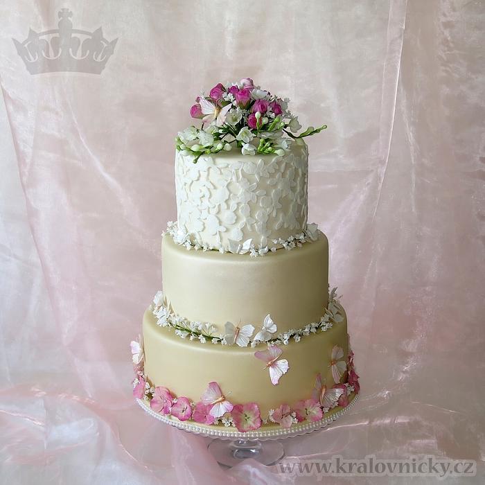 Wedding Cake with Gypsophila