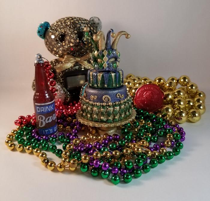 Mardi Gras cake in miniature