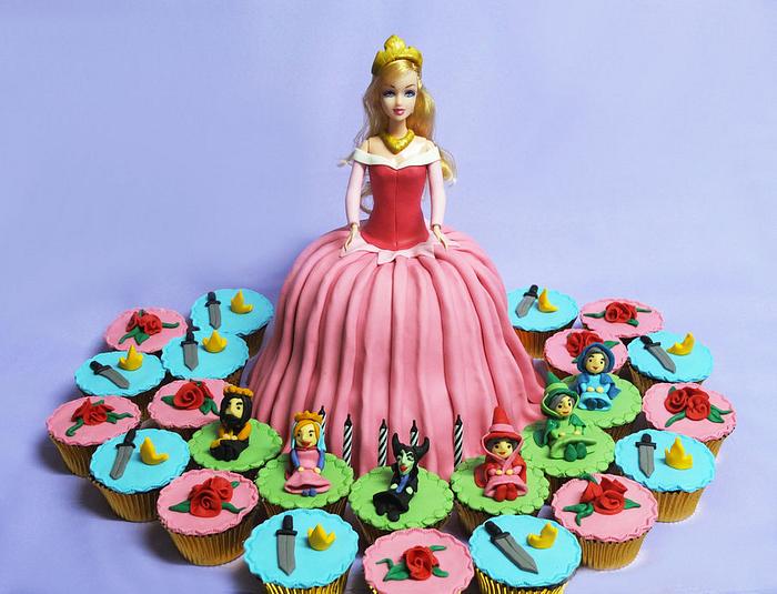 Sleeping Beauty Cake and Cupcakes