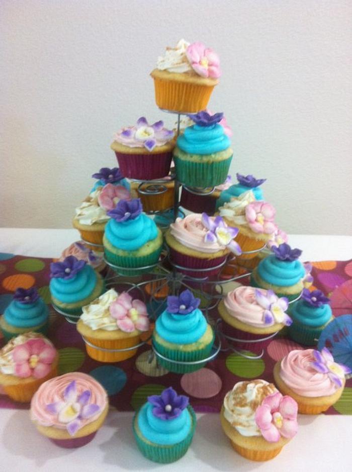 Hawaiian themed bridal shower cupcakes