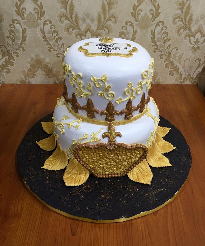 Whipped cream crown cake 