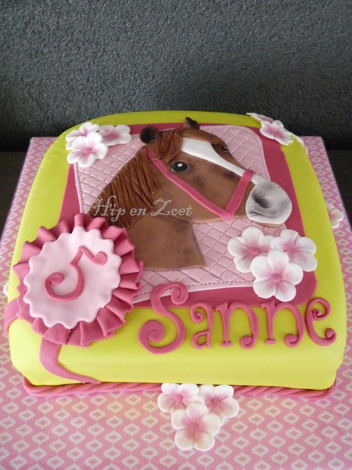 Horse cake