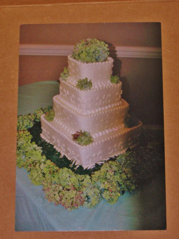 Hydrangea square wedding cake buttercream