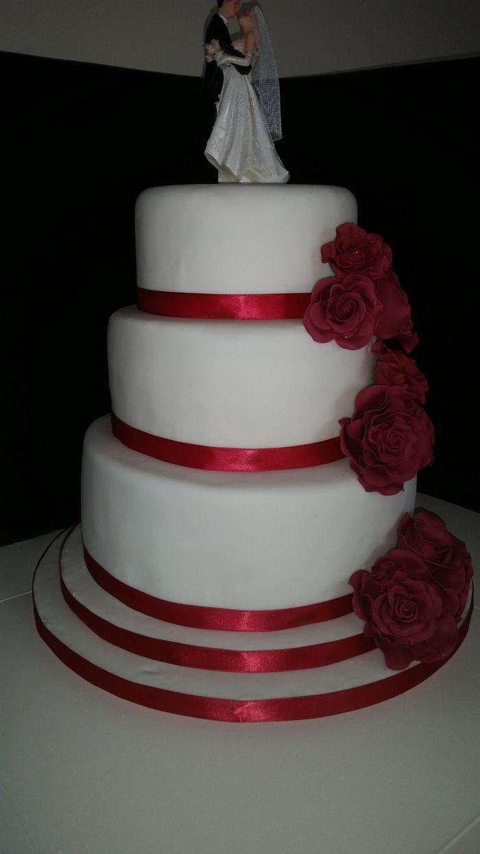 wired rose wedding cake