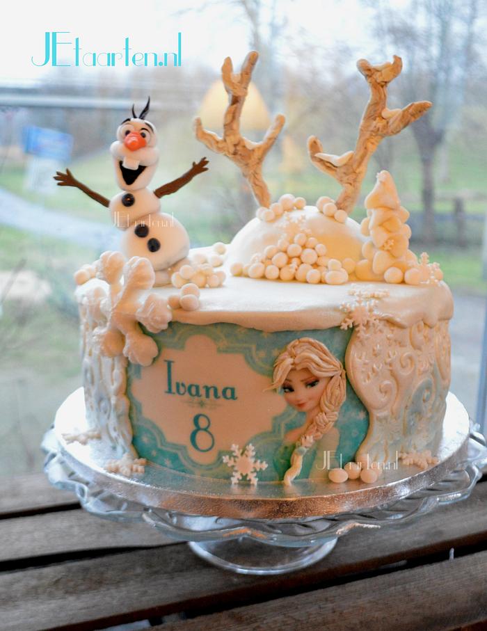 sweet Elsa and Olaf Frozen cake