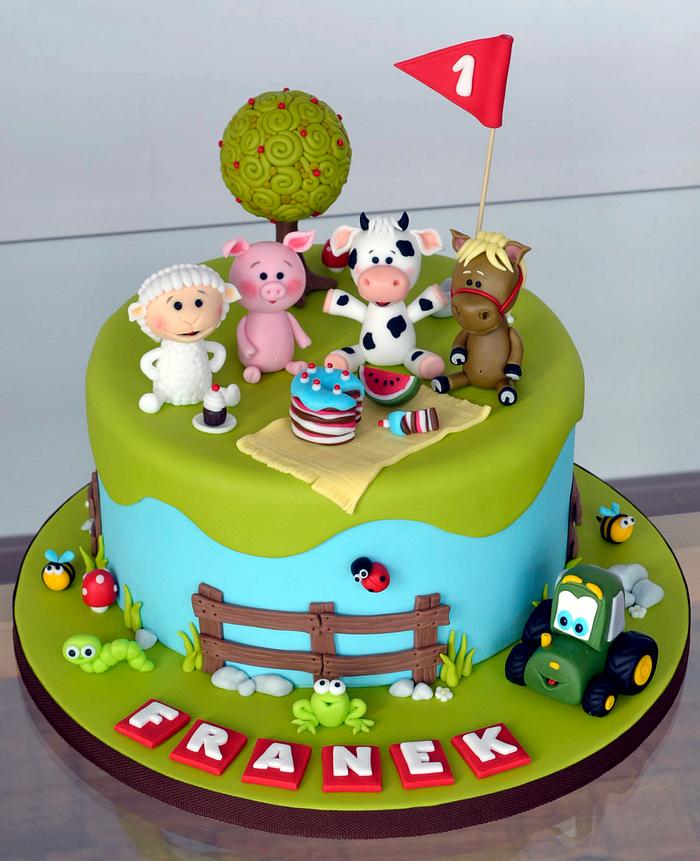 Farm animals picnic cake