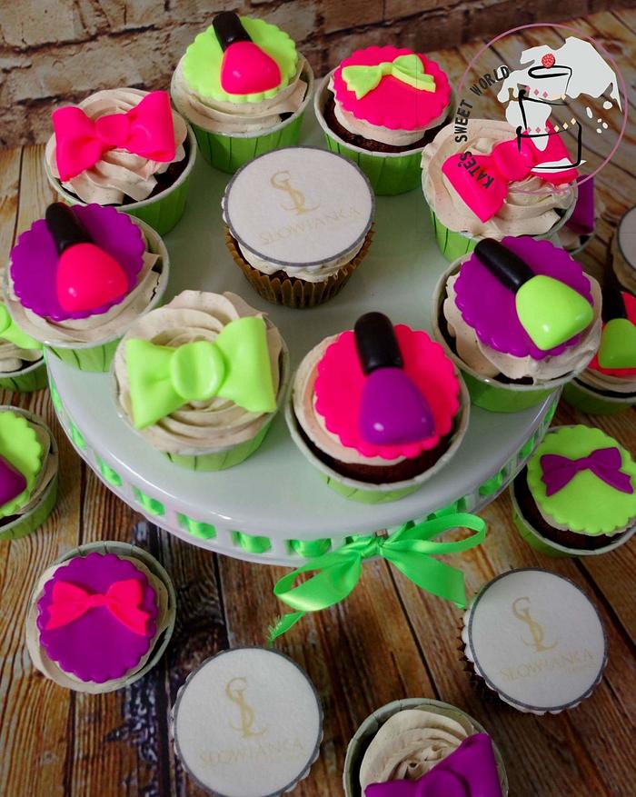 Bright cupcakes 