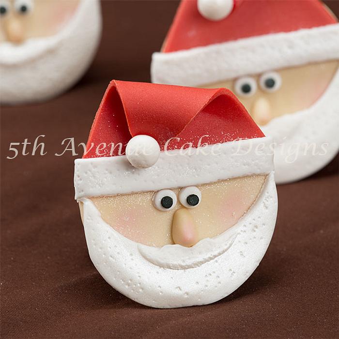 How to Sculpt Santa Claus Cupcakes