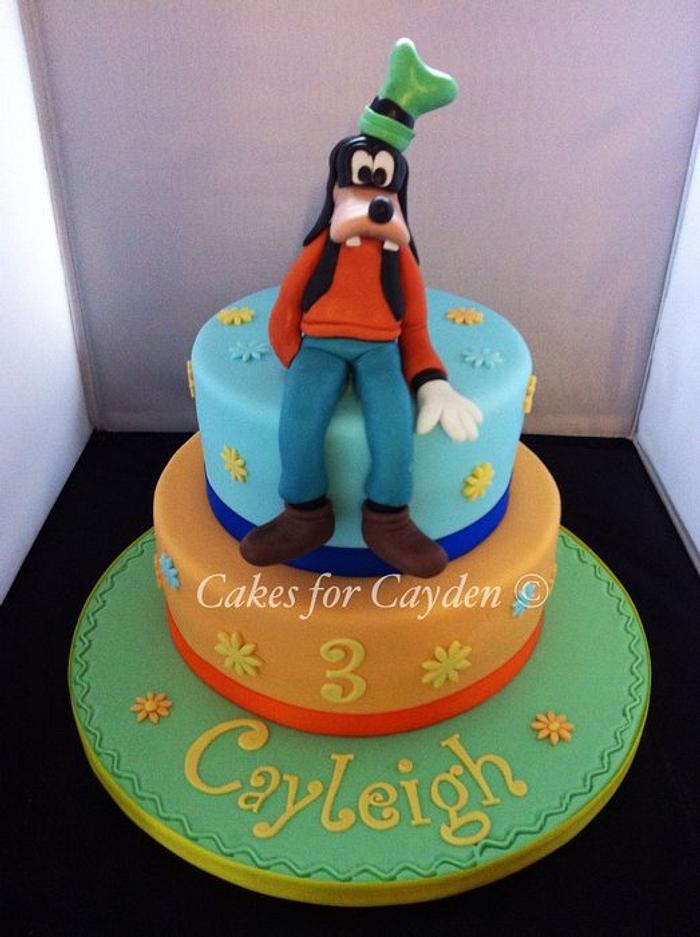 Cake With Goofy model - Decorated Cake by Nichola - CakesDecor
