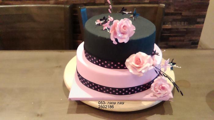 elegant wedding cake with roses