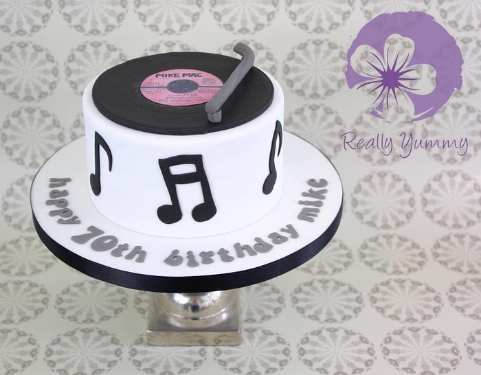 Music cake, with sugar vinyl topper