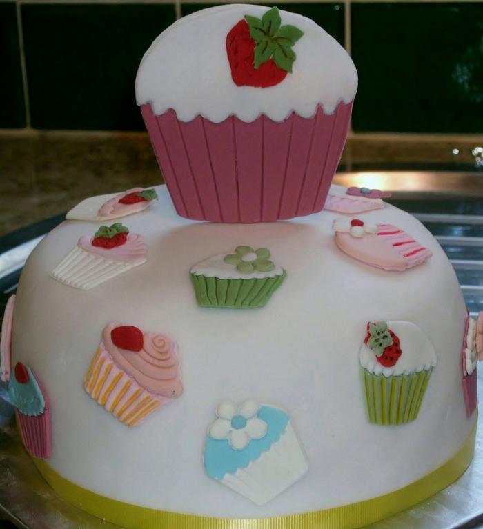 Patchwork cutter cup cakes cake