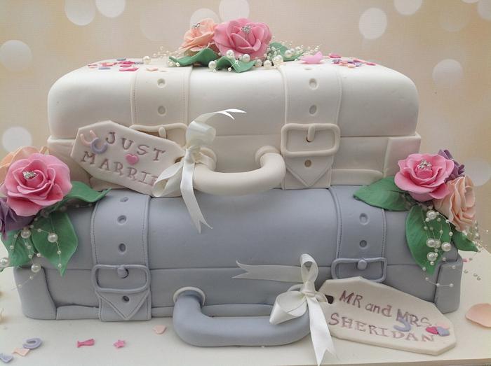 A suitcase Wedding cake