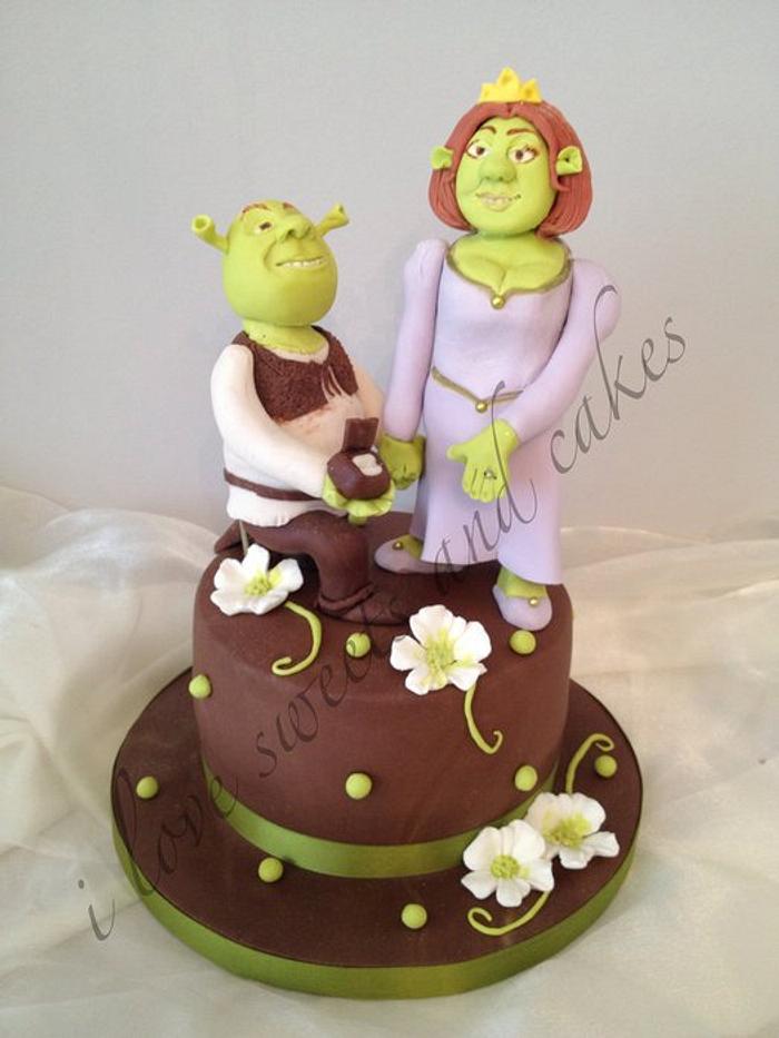 Shrek and Fiona Engagement Cake / Cupcakes