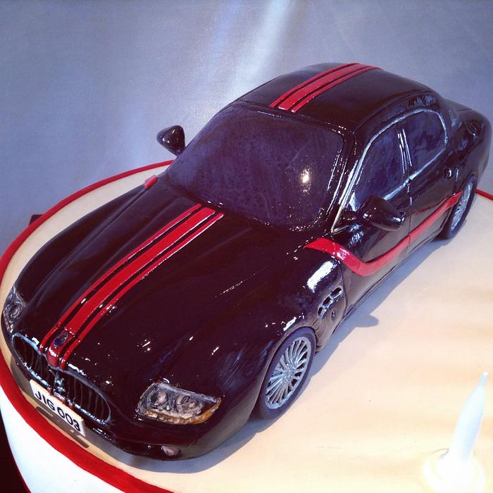 Customised Maserati car cake 