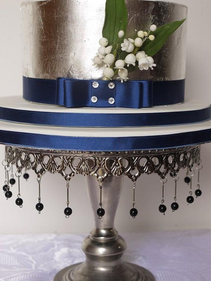 lily of the vally silver leaf wedding cake