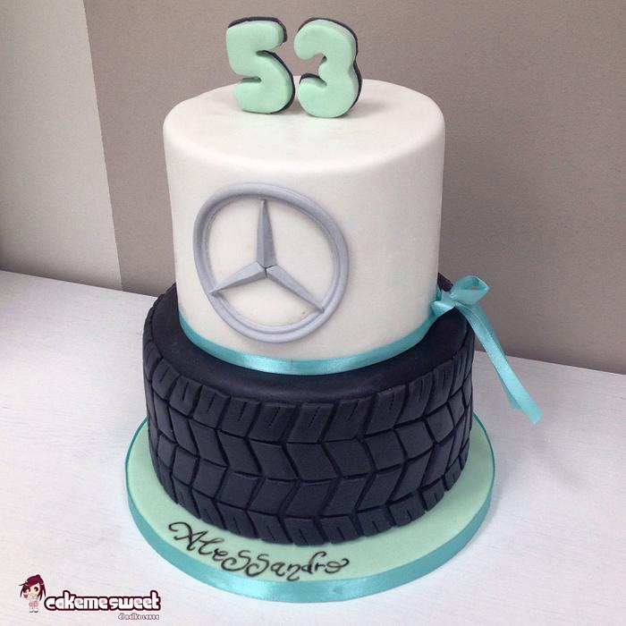 Tire Mercedes cake