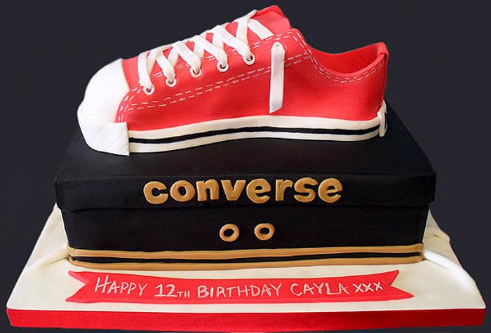 Converse Shoe & Shoebox