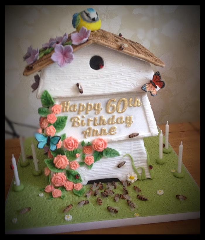 "beehive in the garden" cake