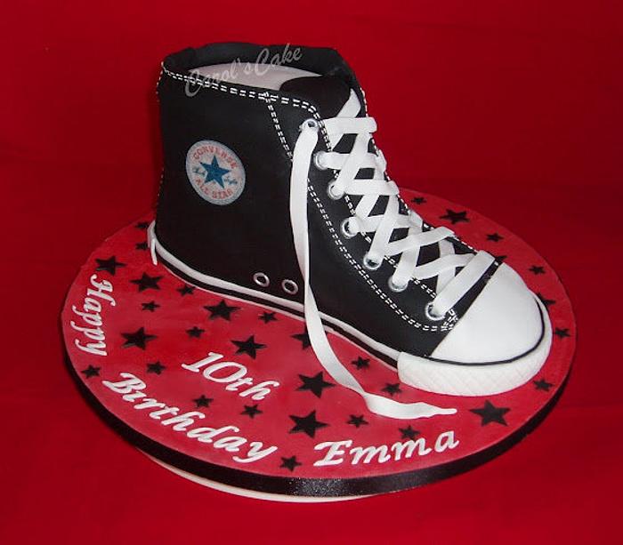 Converse boot cake