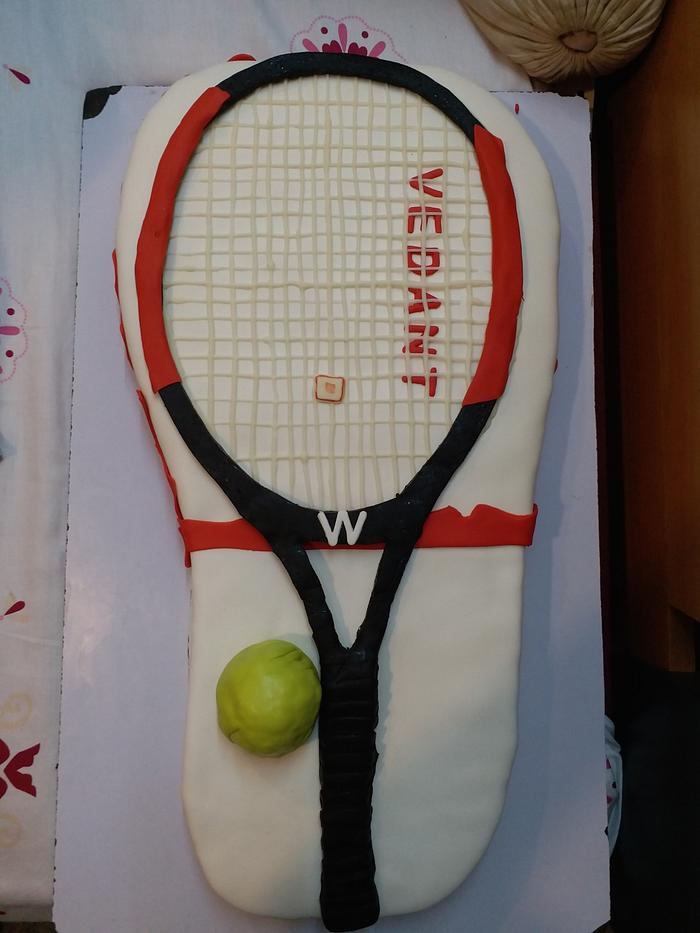 Tennis racket cake