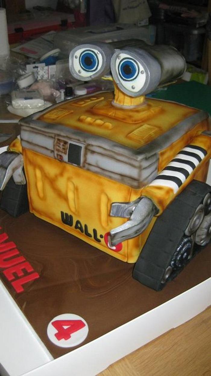 Wall-E  Cake