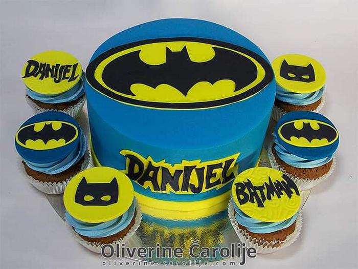 Batman Cake and cupcake
