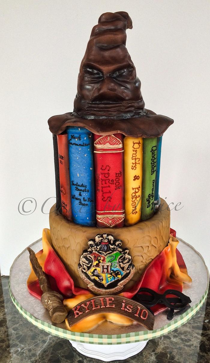 40 The Magical Harry Potter Cake Ideas : Hogwarts Night Time-happymobile.vn