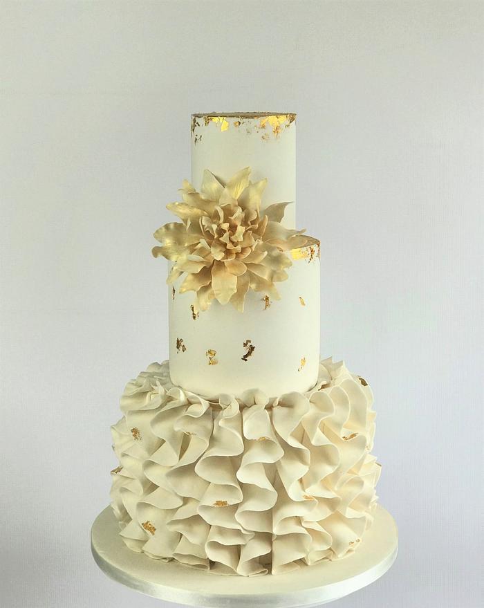 Dalia flower wedding cake