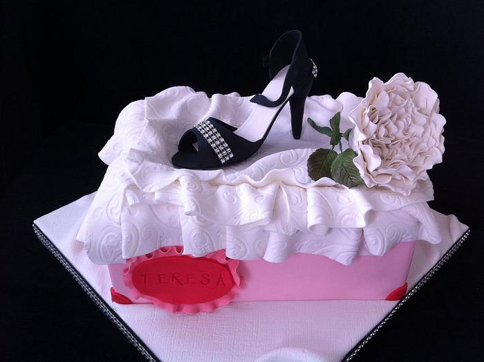 shoe box and david austin rose cake