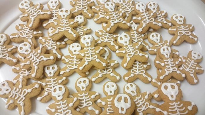 Happy Halloween! Gingerbread skeletons 