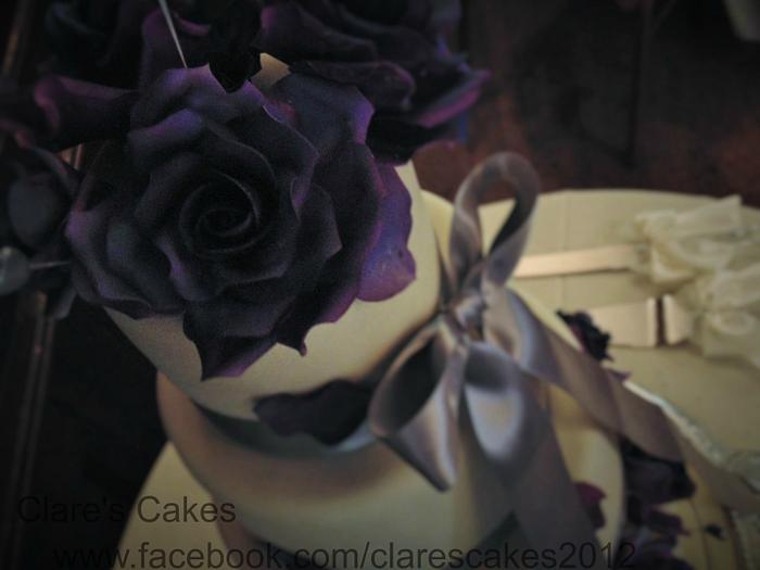 purple roses Wedding Cake
