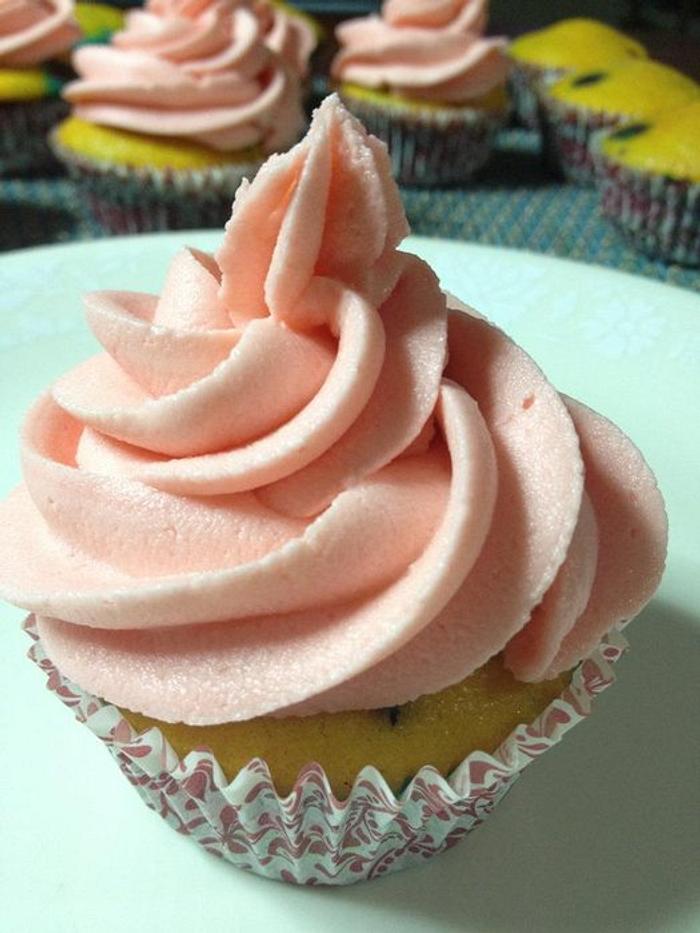 Rainbow cupcakes