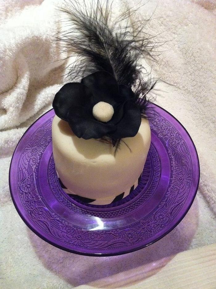 Black flower mini cake