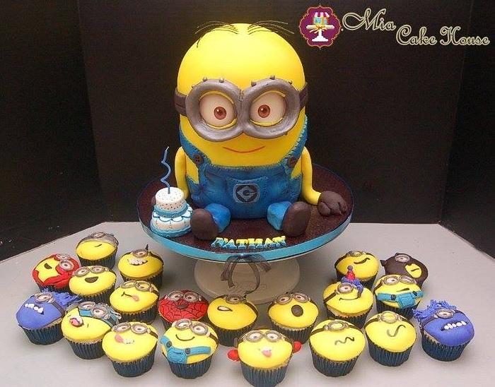 Minion cake and cupcakes!